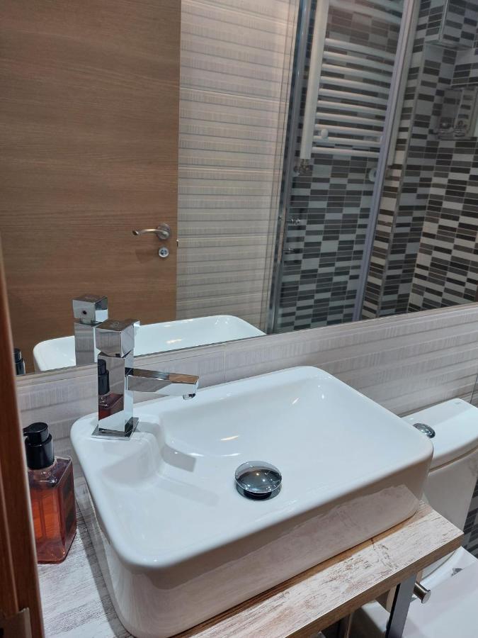 Apartamento Deluxe Barajas Madrid Esterno foto